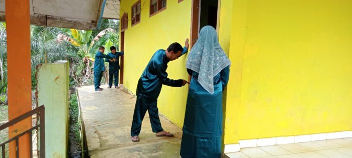 Dewan Guru MIN 1 Tebo Ukir Kekompakan Dalam Menjaga Lingkungan Madrasah