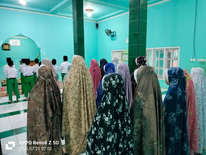 Siswa Kelas VI MIN 1 Tebo Antusias Gelar Pembiasaan Sholat Dhuha Berjamaah di Masjid Siswa Kelas VI MIN 1 Tebo Antusias Gelar Pembiasaan Sholat Dhuha Berjamaah di Masjid