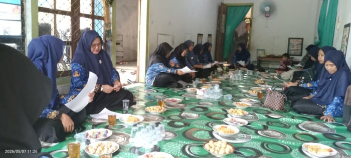Dewan Guru dan Staf Madrasah Hadiri Undangan Salah Satu Guru MIN 1 Tebo Gelar Doa Bersama