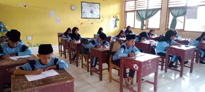 Siswa MIN 1 Tebo Fokus Ikuti Pembelajaran Bersama Dewan Guru Peroleh Ilmu Yang Bermanfaat