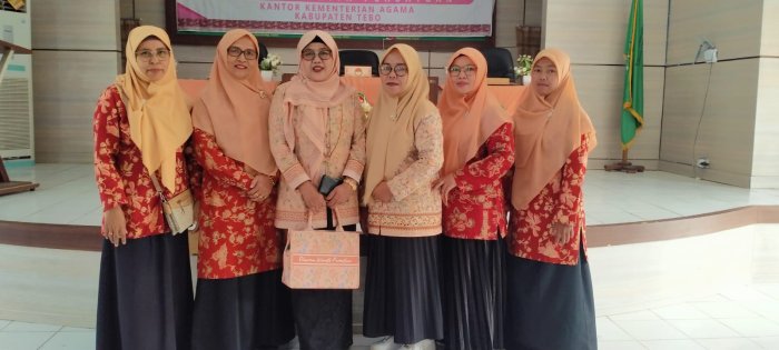 Tim Dharma Wanita Persatuan (DWP) MIN 1 Tebo Ikuti Kegiatan Penting di Aula Kantor Kementerian Agama Kabupaten Tebo Tim Dharma Wanita Persatuan (DWP) MIN 1 Tebo Ikuti Kegiatan Penting di Aula Kantor Kementerian Agama Kabupaten Tebo