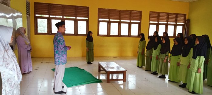 Kepala MIN 1 Tebo Beri Arahan Penting Kepada Peserta Lomba Paduan Suara