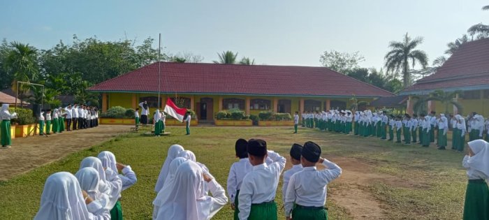 MIN 1 Tebo Laksanakan Upacara Bendera dengan Semangat Disiplin