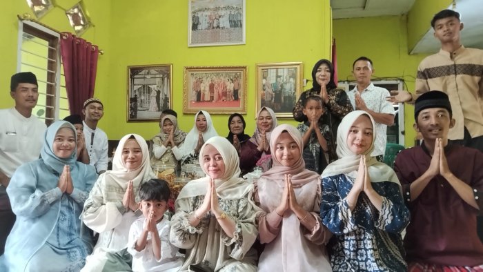 Siswa MIN 1 Tebo Manfaatkan Momen Idul Fitri Bersama Keluarga Tercinta Siswa MIN 1 Tebo Manfaatkan Momen Idul Fitri Bersama Keluarga Tercinta