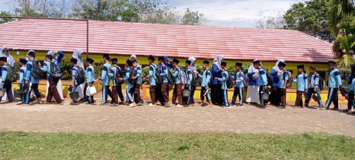 Keluarga Besar MIN 1 Tebo Gelar Tradisi Bersalam-Salaman Sambut Bulan Ramadan 1447 H