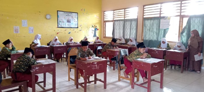 Dewan Guru MIN 1 Tebo Ajak Siswa Tingkatkan Latihan Soal Jelang Sumatif Akhir Semester