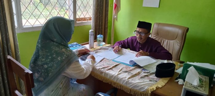 MIN 1 Tebo Lakukan Supervisi Administrasi Guru Kelas Atas