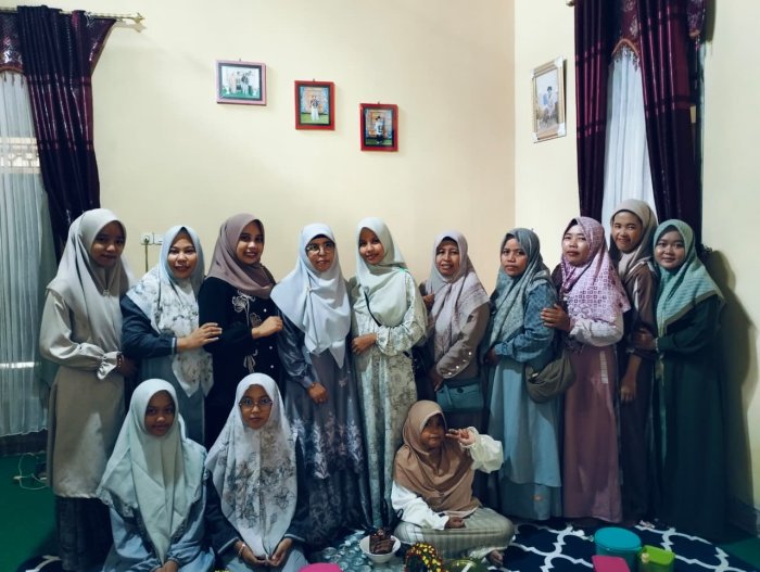 Dewan Guru MIN 1 Tebo Ciptakan Momen Lebaran, Gelar Kebersamaan Dengan Semangat