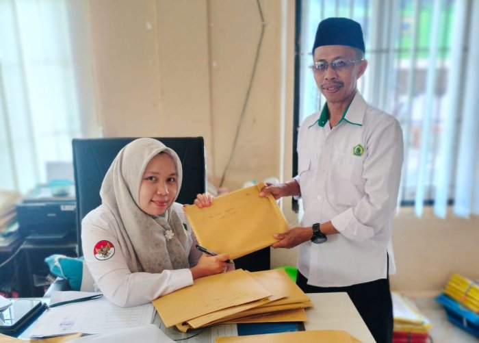 Kepala MIN 1 Tebo Gelar Pengambilan Blanko Ijazah di Kantor Kementerian Agama Kabupaten Tebo Kepala MIN 1 Tebo Gelar Pengambilan Blanko Ijazah di Kantor Kementerian Agama Kabupaten Tebo