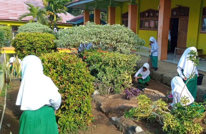 Siswa MIN 1 Tebo Aktif Jaga Kebersihan Kelas, Ciptakan Kenyamanan Menuntut Ilmu di Madrasah