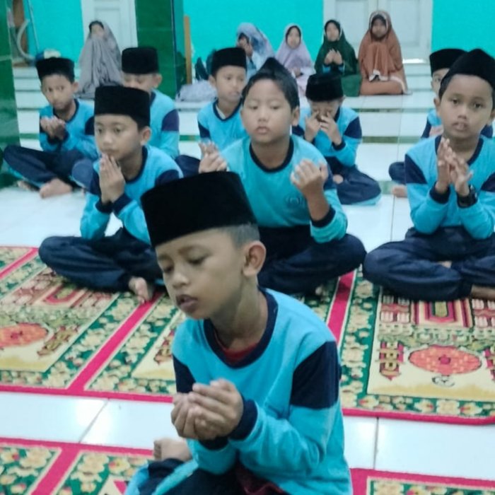 Siswa Kelas III MIN 1 Tebo Rutin Ikuti Pelaksanaan Sholat Dhuha Berjamaah Setiap Hari Sabtu