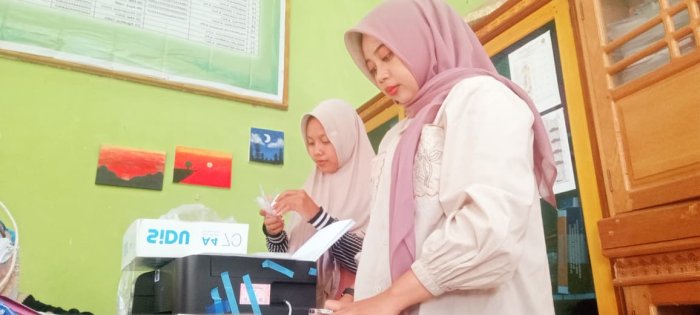 Staf TU MIN 1 Tebo Hadir di Madrasah Siapkan Administrasi Dengan Baik