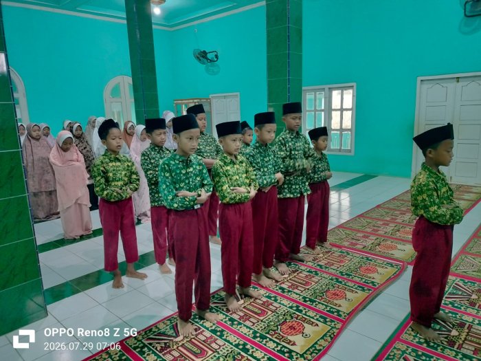 Siswa Kelas V MIN 1 Tebo Antusias Laksanakan Pembiasaan Sholat Dhuha Berjamaah di Masjid Siswa Kelas V MIN 1 Tebo Antusias Laksanakan Pembiasaan Sholat Dhuha Berjamaah di Masjid