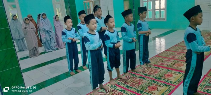 Siswa Kelas III MIN 1 Tebo Ikuti  Pembiasaan Sholat Dhuha Berjamaah Dengan Penuh Semangat