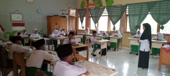 Siswa MIN 1 Tebo Antusias Ikuti Pembelajaran di Hari Senin Siswa MIN 1 Tebo Antusias Ikuti Pembelajaran di Hari Senin