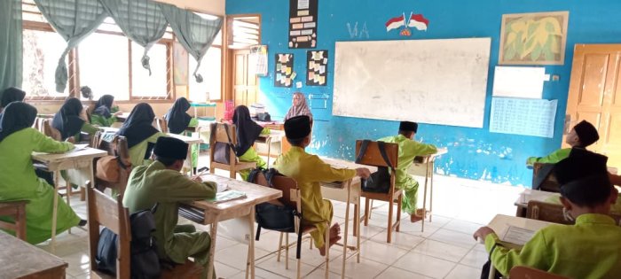 Siswa Kelas Tinggi MIN 1 Tebo Antusias Ikuti Pembelajaran Siapkan Diri Hadapi Sumatif Akhir Semester Siswa Kelas Tinggi MIN 1 Tebo Antusias Ikuti Pembelajaran Siapkan Diri Hadapi Sumatif Akhir Semester