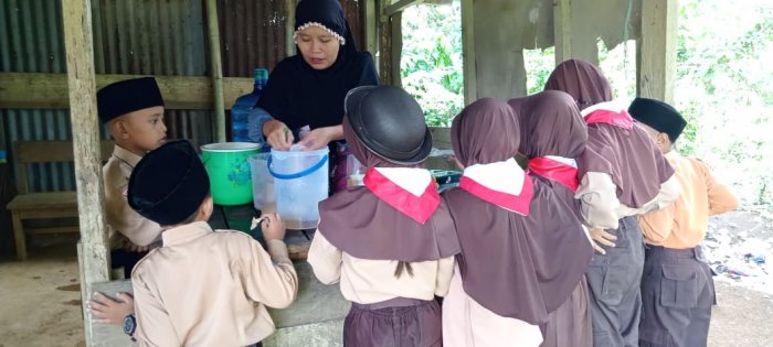 Kantin MIN 1 Tebo Ramai Dikunjungi Kantin Saat Jam Istirahat Kantin MIN 1 Tebo Ramai Dikunjungi Kantin Saat Jam Istirahat