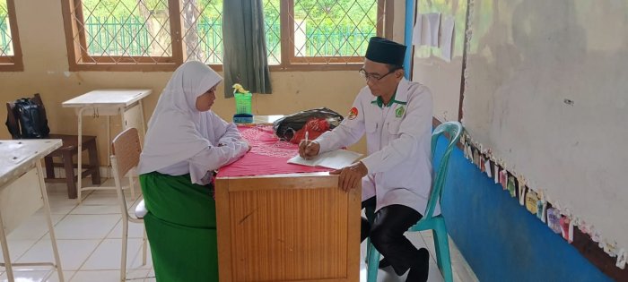Siswa Kelas 6B MIN 1 Tebo Semangat Laksanakan Ujian Praktik Berdzikir Bersama Dewan Guru