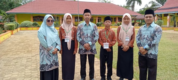 Kepala MIN 1 Tebo Berikan Motivasi Peserta OMI Tingkat Provinsi
