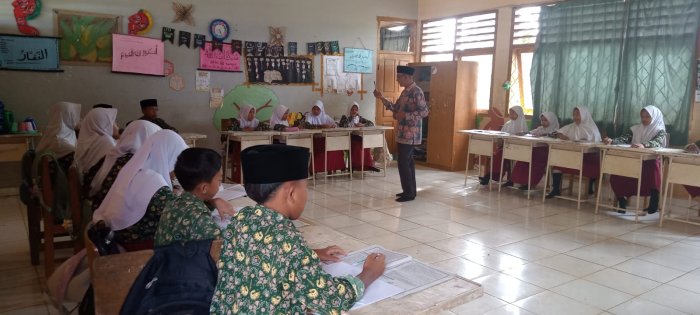 Seluruh Siswa Kelas Tinggi MIN 1 Tebo Ikuti Pembelajaran Dengan Semangat Seluruh Siswa Kelas Tinggi MIN 1 Tebo Ikuti Pembelajaran Dengan Semangat