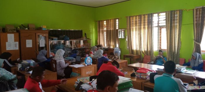 Kepala MIN 1 Tebo Adakan Rapat Bersama Dewan Guru Persiapkan Kegiatan di Madrasah Kepala MIN 1 Tebo Adakan Rapat Bersama Dewan Guru Persiapkan Kegiatan di Madrasah