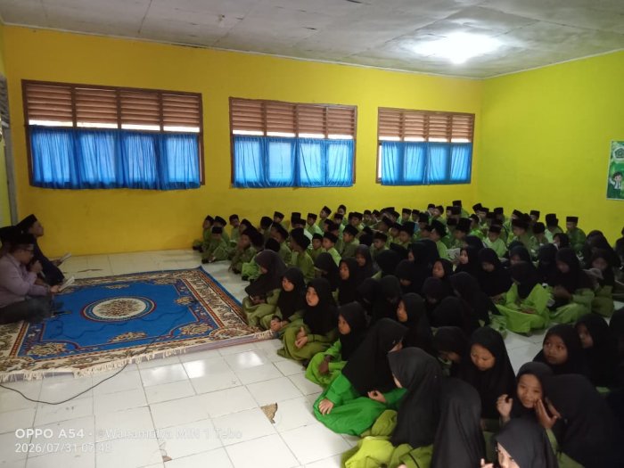 Keluarga Besar MIN 1 Tebo Aktif Laksanakan Pembiasaan Membaca Surah Yasin di Aula Madrasah Keluarga Besar MIN 1 Tebo Aktif Laksanakan Pembiasaan Membaca Surah Yasin di Aula Madrasah