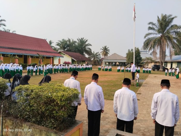 Keluarga Besar MIN 1 Tebo Gelar Rutinitas Pelaksanaan Upacara Kedisiplinan Setiap Hari Senin