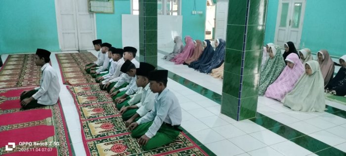 Siswa Kelas 6 MIN 1 Tebo Rutin Ikuti Pembiasaan Sholat Dhuha Berjamaah Setiap Selasa