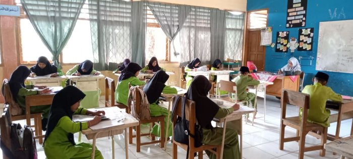 Siswa Kelas Tinggi MIN 1 Tebo Tunjukkan Keantusiasan Ikuti Pembelajaran di Madrasah