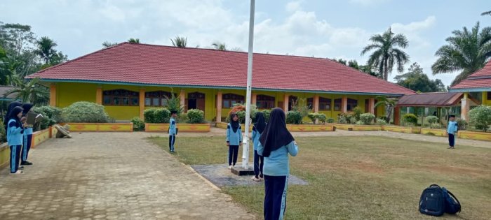 Siswa Kelas VIA MIN 1 Tebo Gelar Latihan Bersama, Siap Sukseskan Upacara Bendera di Hari Senin Siswa Kelas VIA MIN 1 Tebo Gelar Latihan Bersama, Siap Sukseskan Upacara Bendera di Hari Senin