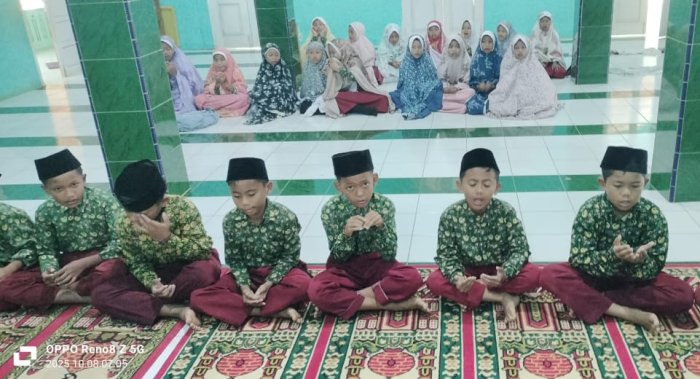 Siswa Kelas 5 MIN 1 Tebo Laksanakan Sholat Dhuha Berjamaah di Masjid