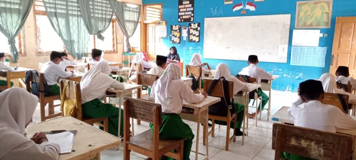 Dewan Guru MIN 1 Tebo Antusias Menjadi Pengawas  Ujian Sumatif Akhir Semester Ganjil