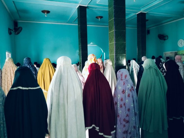 Siswa MIN 1 Tebo Rutin Sholat Dzuhur Berjamaah di Masjid Siswa MIN 1 Tebo Rutin Sholat Dzuhur Berjamaah di Masjid