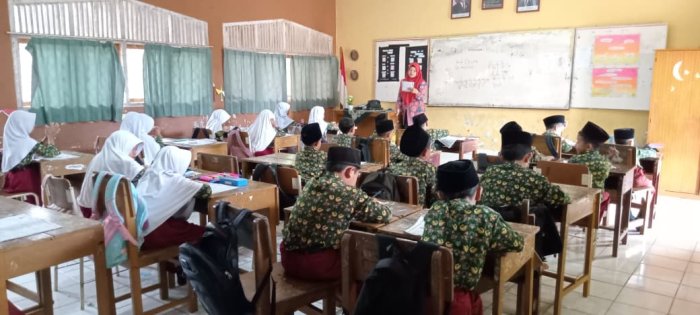 Siswa Kelas Rendah MIN 1 Tebo Antusias Ikuti Pembelajaran di Ruang Kelas
