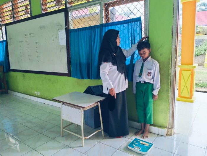 Siswa MIN 1 Tebo Ikuti Kegiatan Timbang dan Ukur Badan Siswa MIN 1 Tebo Ikuti Kegiatan Timbang dan Ukur Badan
