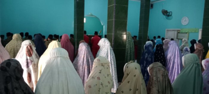 Siswa MIN 1 Tebo Terapkan Pembiasaan Sholat Dzuhur Berjamaah di Masjid