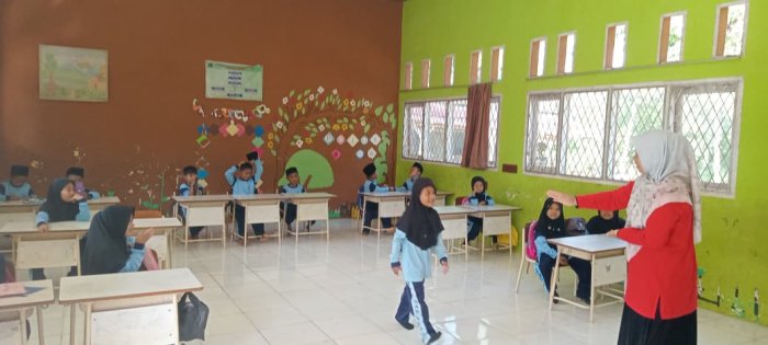 Siswa Kelas Satu Ikuti Pembelajaran Menyenangkan Bersama Dewan Guru Siswa Kelas Satu Ikuti Pembelajaran Menyenangkan Bersama Dewan Guru