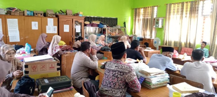 Kepala MIN 1 Tebo Beri Pengarahan Kepada Dewan Guru Tentang Kegiatan Pada Semester Genap Mendatang