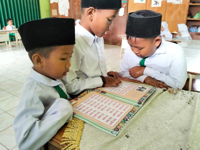 Siswa Kelas 1B Ukir Semangat Ikuti Kegiatan  Literasi Membaca Bersama Wali Kelas