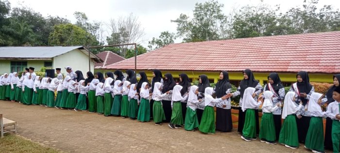 Keluarga Besar MIN 1 Tebo Gelar Kegiatan Ramah Tamah Pada Peringatan Hari Guru Nasional