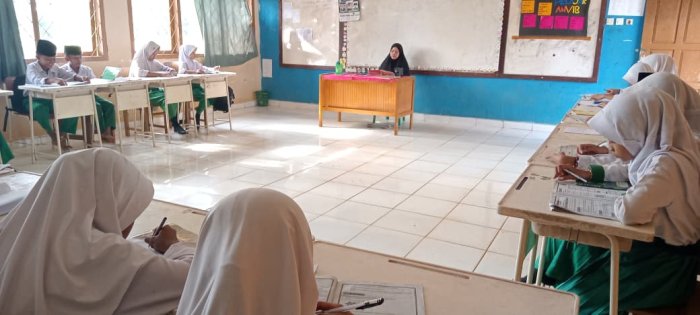 Siswa Kelas Tinggi MIN 1 Tebo Tunjukkan Keantusiasan Dalam Melaksanakan Pembelajaran