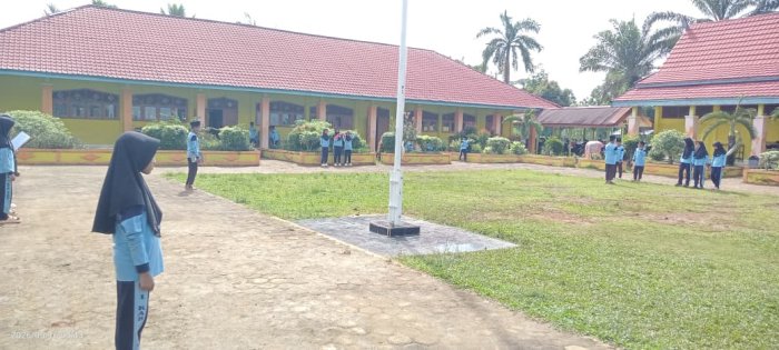 Siswa Kelas VB Ikuti Kegiatan Latihan Upacara Siap Sukseskan Pelaksanaan Upacara Bendera di Hari Senin