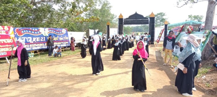 Drumband MIN 1 Tebo Iringi Kafilah MTQ Dari  VII Koto Ilir