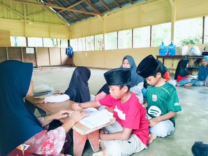 Siswa MIN 1 Tebo Aktif Laksanakan Kegiatan Belajar Al-Quran di TPQ Dengan Semangat
