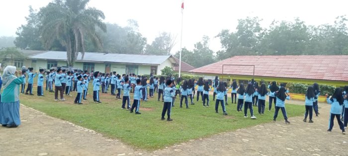 Keluarga Besar MIN 1 Tebo Gelar Pembiasaan Senam Sehat Ceria Rutin Setiap Sabtu