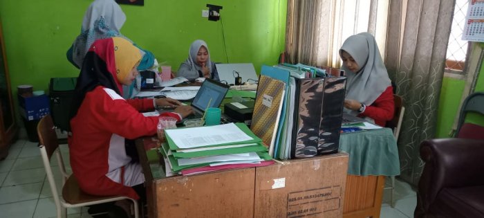 Staf TU MIN 1 Tebo Matangkan Persiapan Ujian Madrasah (UM) Tahun 2026 di Lingkungan Madrasah