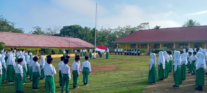 Keluarga Besar MIN 1 Tebo Gelar Pelaksanaan Upacara Bendera Rutin Setiap Hari Senin