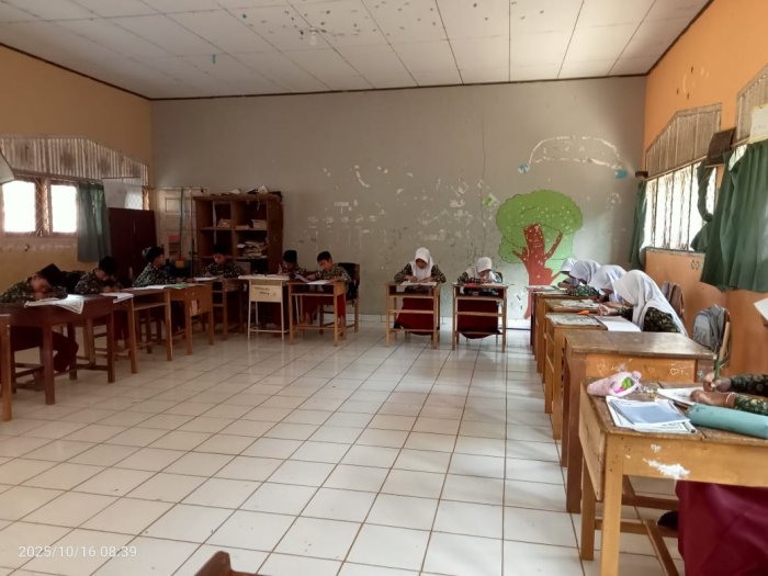 Siswa Kelas 5A MIN 1 Tebo Pelajari Ritme dalam Karya Seni Siswa Kelas 5A MIN 1 Tebo Pelajari Ritme dalam Karya Seni