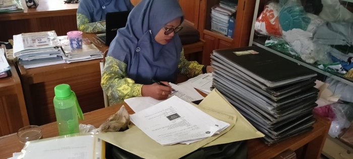 Dewan Guru MIN 1 Tebo Fokus Koreksi Soal Sumatif Akhir Semester Ganjil dan Pengisian RDM Dewan Guru MIN 1 Tebo Fokus Koreksi Soal Sumatif Akhir Semester Ganjil dan Pengisian RDM