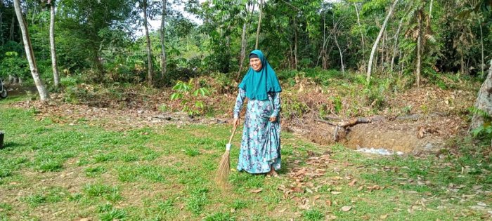 Kantin Sehat MIN 1 Tebo Rutin Gelar Aksi Bersih Usai Berjualan